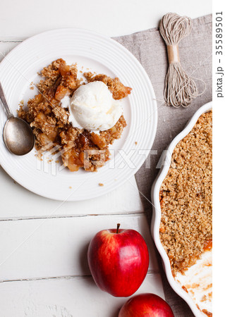 apple crumble with ice cream 35589501