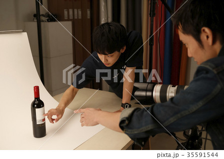 カメラマンとアシスタント 35591544