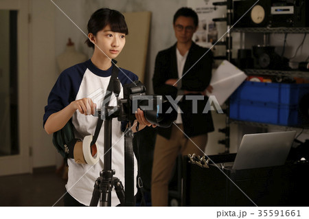 カメラマンとアシスタントの写真素材