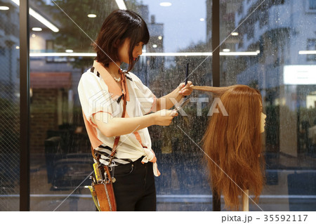 美容院のアシスタント 練習 美容院のアシスタント 練習 35592117