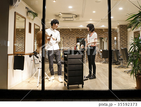 美容院のアシスタント 練習 美容院のアシスタント 練習 35592373