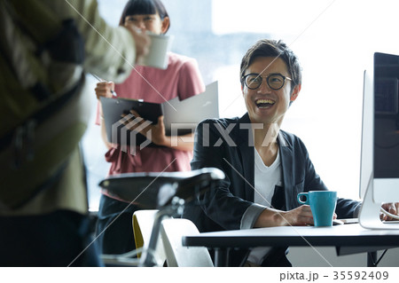 働くビジネスマン 35592409