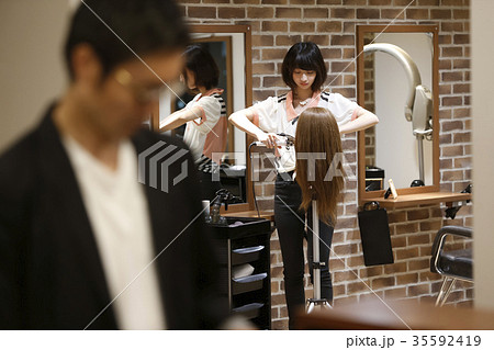 美容院のアシスタント　練習 35592419