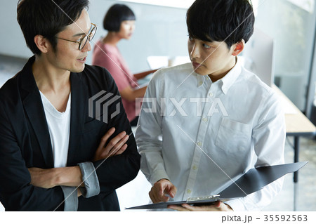 働くビジネスマン 35592563