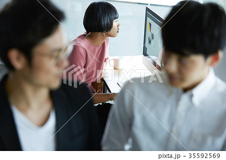 働くビジネスウーマン 働くビジネスウーマン 35592569