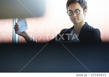 働くビジネスマン 35592615