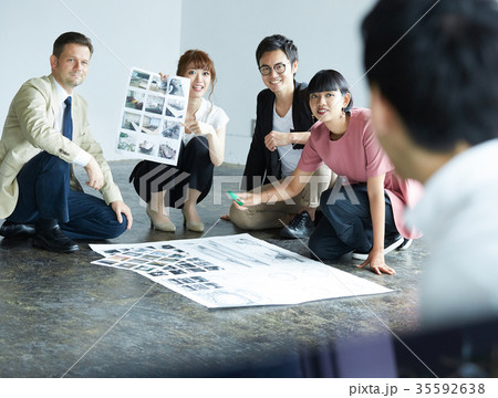 ビジネス　打ち合わせ 35592638