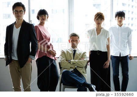 ビジネス 外国人と日本人 ビジネス 外国人と日本人 35592660