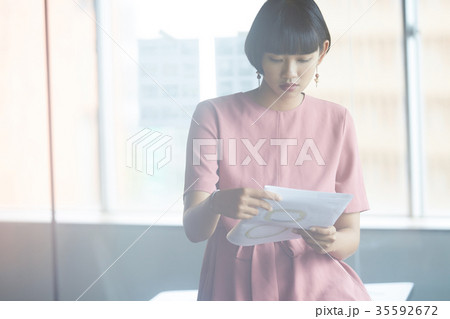 働くビジネスウーマン 35592672