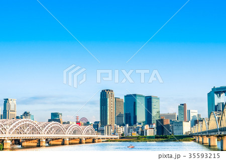 淀川越しに梅田シティを望む 淀川越しに梅田シティを望む 35593215