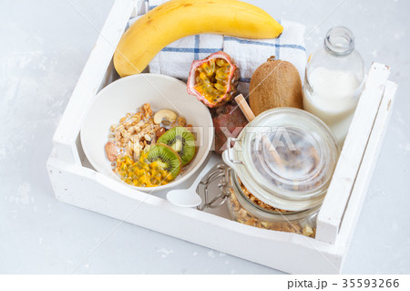 Healthy breakfast 35593266