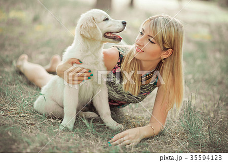 Retriever pup Lovely scene beautifull blond lady Retriever pup Lovely scene beautifull blond lady 35594123