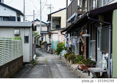 新蒲原　住宅地の路地 35594299