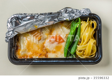 一般的な機内食 Flight meal of the general economy class 一般的な機内食 Flight meal of the general economy class 35596332