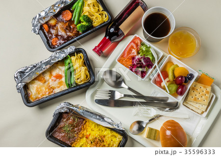 一般的な機内食　Flight meal of the general economy class 35596333