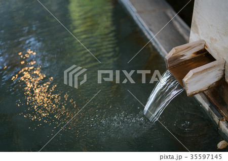 温泉　掛け流し 35597145