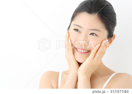 ビューティー　若い女性 35597580