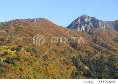 秋の三鈷峰と宝珠山 35597845