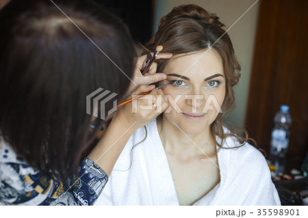 Gorgeous young bride preparing for wedding at home 35598901