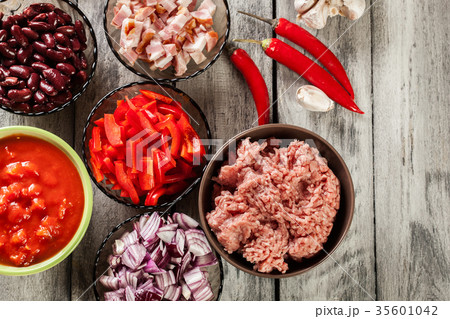 Ingredients ready for preparing chili con carne 35601042