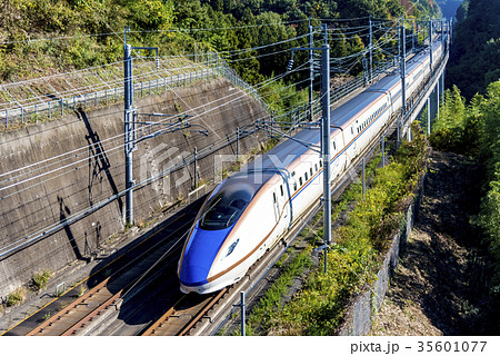 疾走する北陸新幹線E7系 35601077