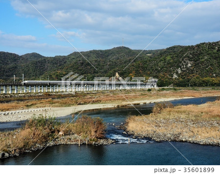 山陽新幹線 風景 秋 JR西日本 千種川橋梁 ススキ 山陽新幹線 風景 秋 JR西日本 千種川橋梁 ススキ 35601899