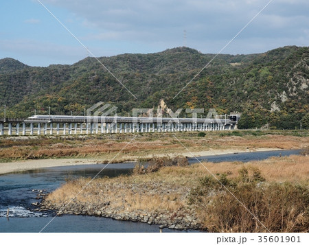山陽新幹線 風景 秋 JR西日本 千種川橋梁 ススキ 35601901