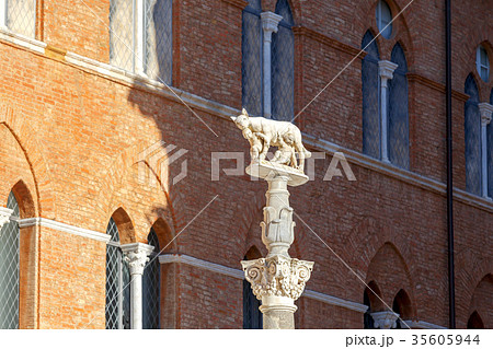 Siena. She-wolf with Romulus and Remus. 35605944