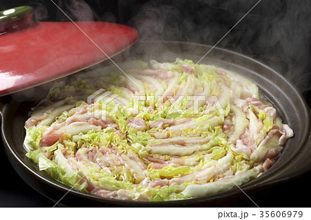 豚肉と白菜の鍋物 豚肉と白菜の鍋物 35606979