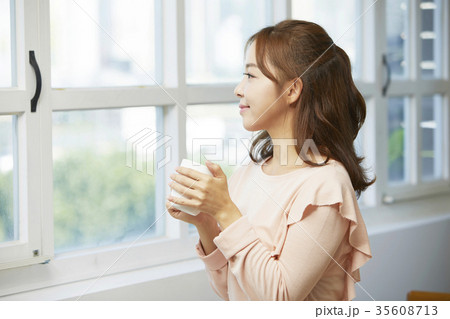 マグカップ 女性 女 35608713