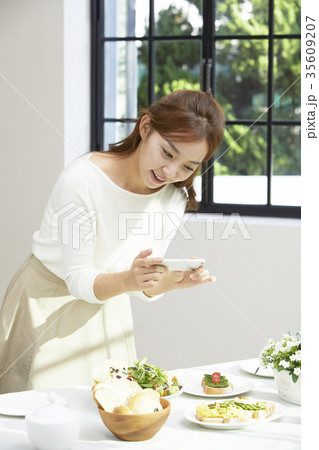 写真撮影 スマートフォン スマホ 35609207