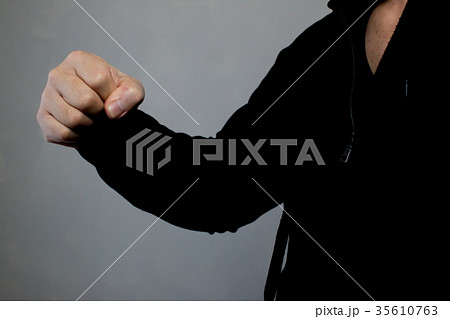 パワハラ　こぶし 35610763