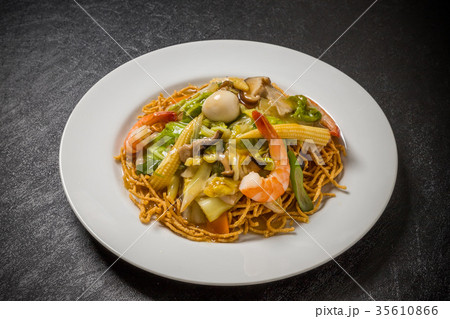 五目かた焼きそば　Chow mein noodles with starchy sauce 35610866