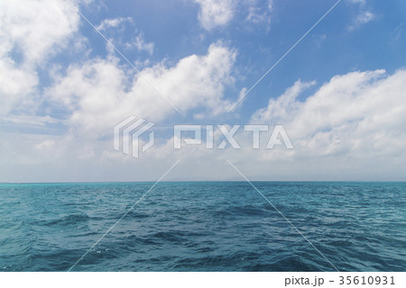 黒島 (沖縄県竹富町) 近くの海上 35610931