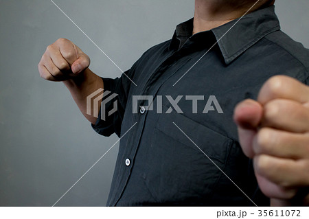 パワハラ　こぶし 35611072