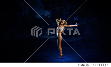 Dancing blonde in bikini 35611117