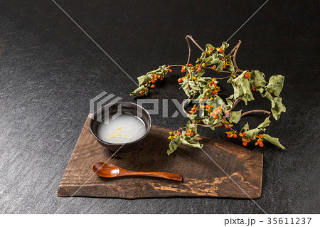 くず湯　kudzu starch gruel(Japanese medicine) 35611237