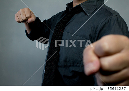 パワハラ　こぶし 35611287