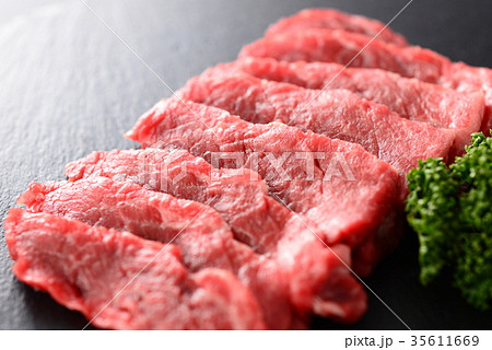 牛肉　肩　焼肉用 35611669