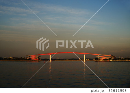 夕暮れの中ノ島大橋 35611993