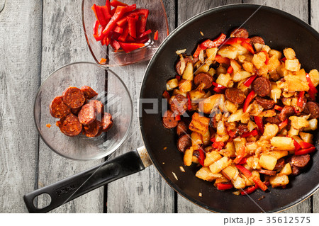 Tortilla de patatas. Cooking spanish omelette 35612575