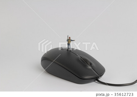 min SWAT team on top of  the mouse 35612723