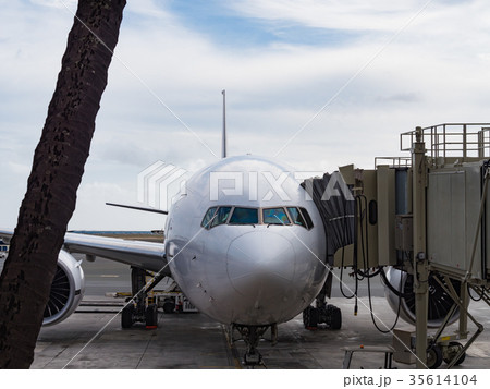 ホノルル国際空港・飛行機・ボーディングブリッジ ホノルル国際空港・飛行機・ボーディングブリッジ 35614104