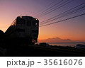夕陽に染まる雲仙を背に 35616076