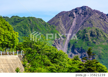 新緑の雲仙　平成新山の眺め 35621239