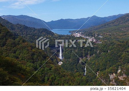 【名勝・紅葉始まり】明智平展望台から見る華厳の滝1/3 35621404