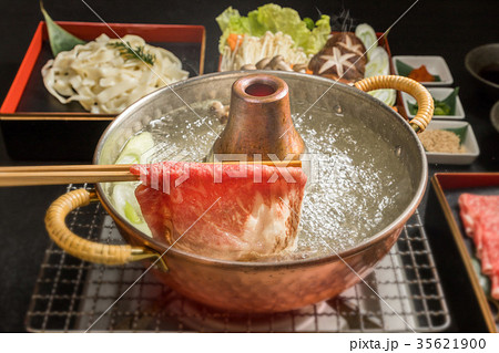 高級和牛でしゃぶしゃぶ Shabu-shabu hot pot Japanese beef 高級和牛でしゃぶしゃぶ Shabu-shabu hot pot Japanese beef 35621900