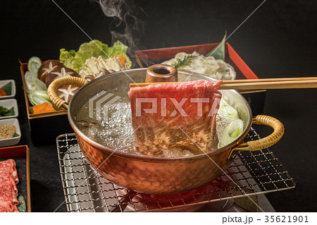 高級和牛でしゃぶしゃぶ Shabu-shabu hot pot Japanese beef 高級和牛でしゃぶしゃぶ Shabu-shabu hot pot Japanese beef 35621901
