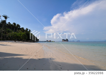 Sandy beach on clear sky 35622098