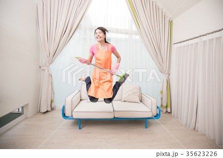 woman in living room woman in living room 35623226